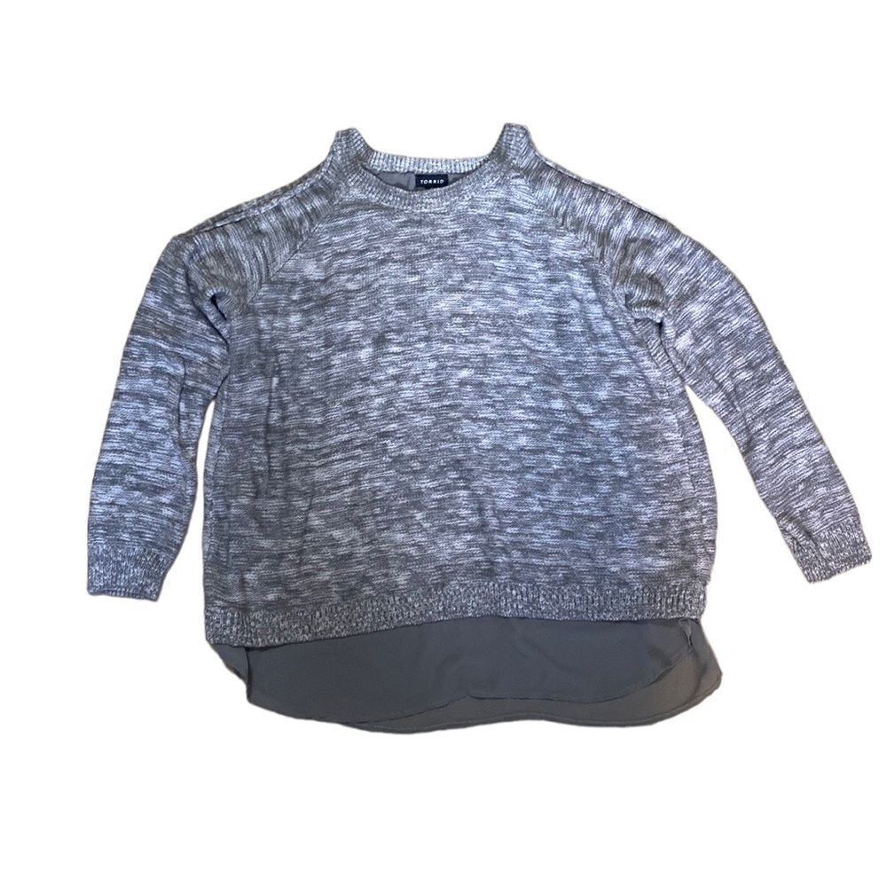 Torrid Women’s cut out shoulder crew neck sweater . Size 0